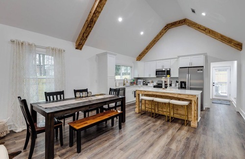 Hapeville House | Cozy Georgia retreat. Near Atlanta's attractions!
