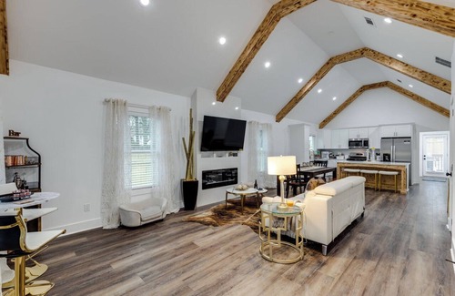 Hapeville House | Cozy Georgia retreat. Near Atlanta's attractions!