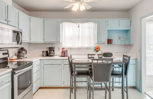 Waycross House | Cozy Georgia Vacation Rental w/Backyard & BBQ