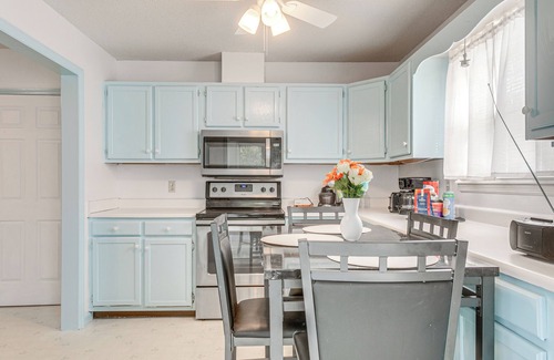Waycross House | Cozy Georgia Vacation Rental w/Backyard & BBQ
