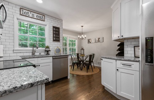 Cartersville Other | Cozy Getaway: Extended Stay, 5BR Open Air Near DT