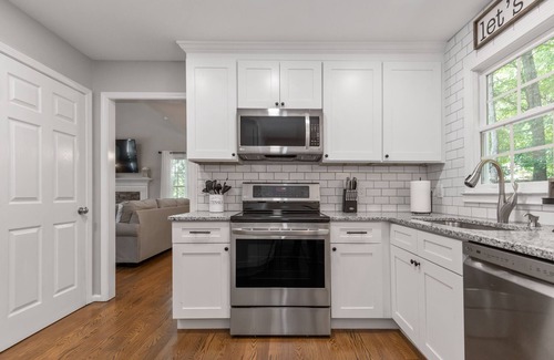 Cartersville Other | Cozy Getaway: Extended Stay, 5BR Open Air Near DT