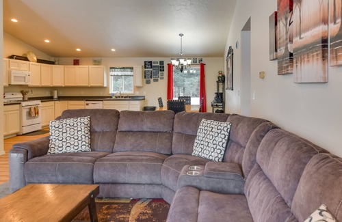 Homer House | Cozy Getaway w/Porch - 4 Mi to Downtown Homer!
