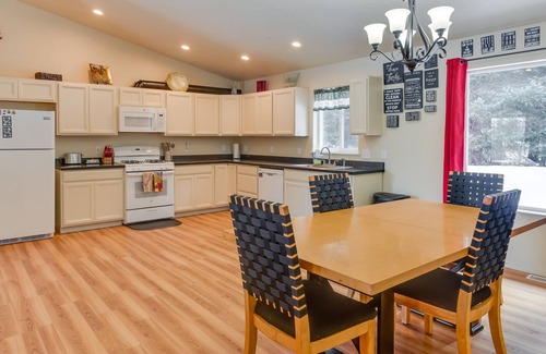 Homer House | Cozy Getaway w/Porch - 4 Mi to Downtown Homer!