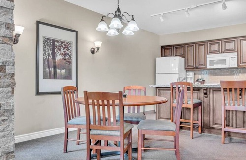Oro-Medonte Condo | Cozy Getaway with Resort Perks