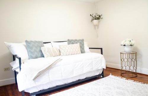 Gordonsville House | Cozy Gordonsville Cottage on Main Street