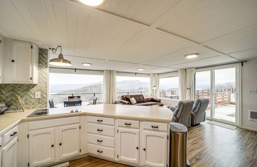 Grand Coulee House | Cozy Grand Coulee Home w/Deck & Views!