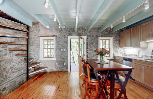 Ellicott City House | Cozy granite home in walking distance to Old Ellicott City