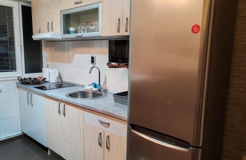 Banovo brdo Apartment | Cozy green house (free parking spot)