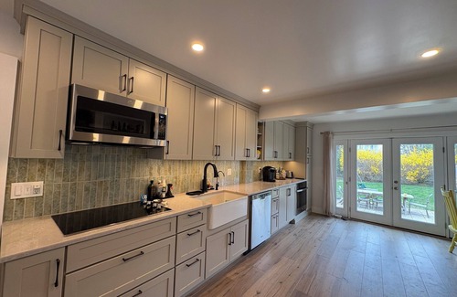Pipes Cove House | Cozy Greenport village cottage