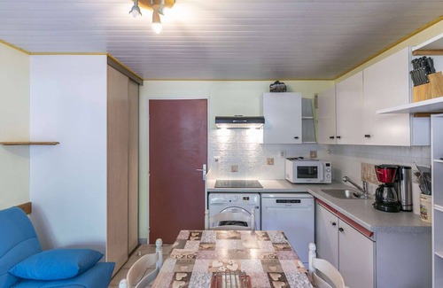 Esquieze-Sere Apartment | Cozy Ground Floor T2 Cabin for 6 with Balcony, WiFi, Parking, Near Ski Resorts & Amenities