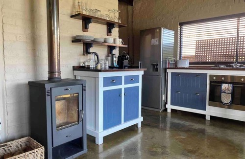 Glencairn Apartment | Cozy guest suite w/fireplace & hot tub (jacuzzi)