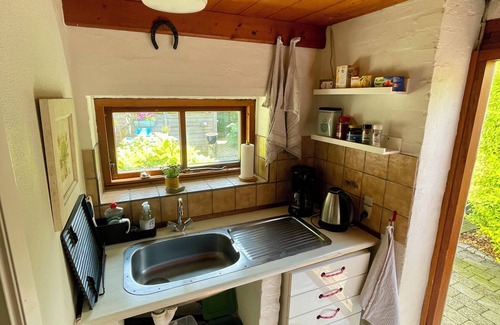 Broby Cabin | Cozy guesthouse by the South Funen Archipelago Trail. Whole house, pet friendly.