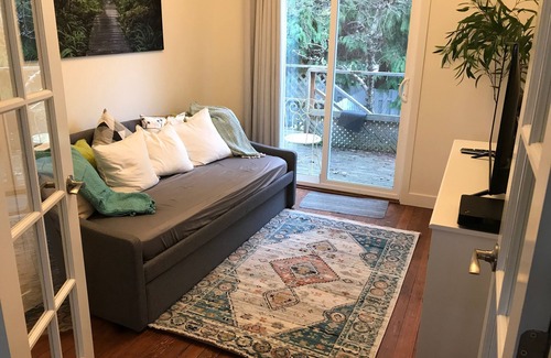 James Bay House | Cozy half-duplex in central location - walk to downtown or the beach