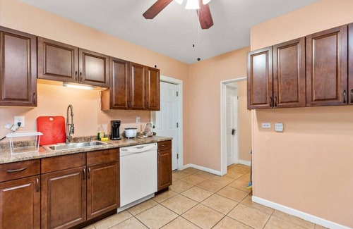 Bridgeport Apartment | Cozy Haven Near Bridgeport Yale for Solo Explorers