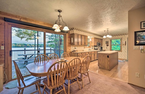Chief Lake Cottage | Cozy Hayward Cottage w/Dock & Lakefront View