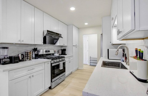 Rowland Heights House | Cozy Hillside Hideaway