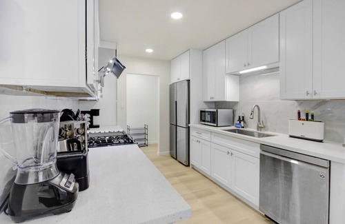 Rowland Heights House | Cozy Hillside Hideaway