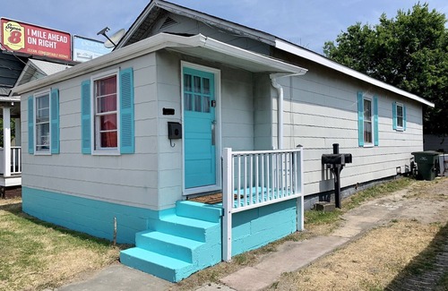 Norfolk House | Cozy Historic Beach House only Steps Away from Beach and Fishing Pier!