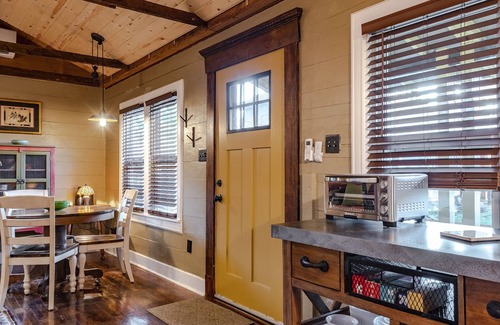 Fairmount Cottage | Cozy historic cottage in historic Fairmount