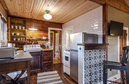 Fairmount Cottage | Cozy historic cottage in historic Fairmount