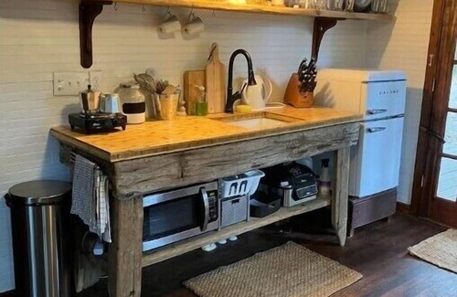 Georgetown Cottage | Cozy Historic Cottage on a Private Island/Real Old Florida/Close to Springs!