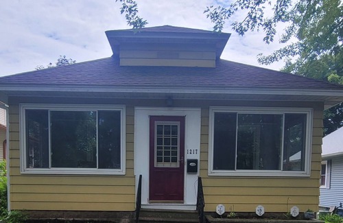 Eau Claire House | Cozy Historic East Hill Charmer