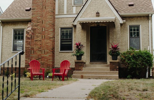 Nokomis House | Cozy Historic Home. King Beds. Keyless Entry. Free W/D.
