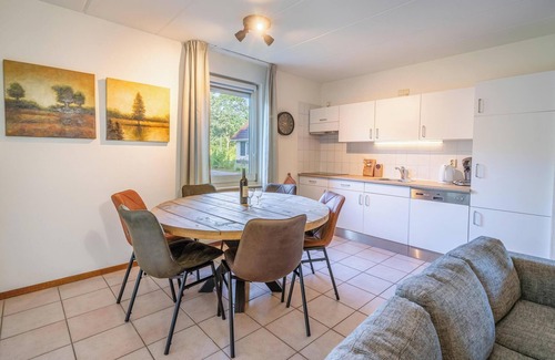 Noordwolde House | Cozy holiday bungalow with fireplace