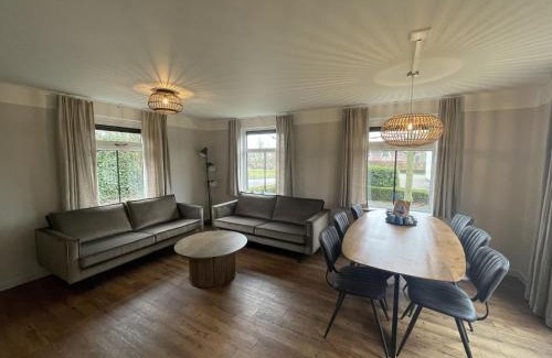 Bant House | Cozy holiday home with garden, near nature reserve