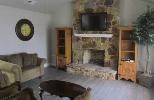 Wylie House | Cozy Home Away From Home!