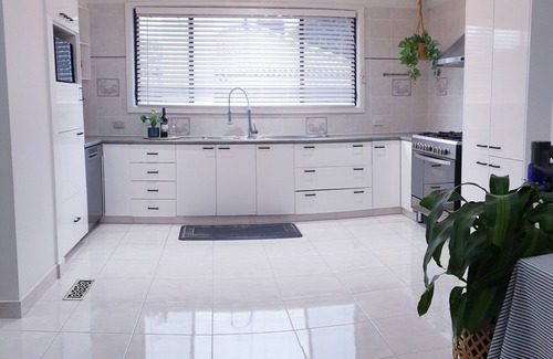 Ringwood House | Cozy Home Central Ringwood FREEWifi, Netflix, Clothes Dryer & Parking.