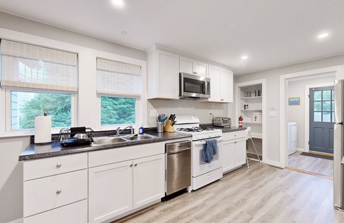 Barnstable House | Cozy home close to the beach with patio, Washer/Dryer, & Partial AC