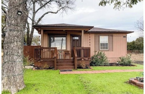 Dunbar House | Cozy home conveniently located and backs up to greenspace. Dog-Friendly!