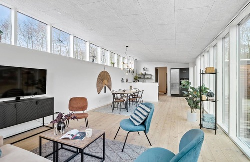 Oster Somarken House | Cozy home in Aakirkeby with WiFi