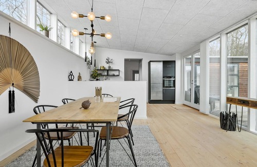 Oster Somarken House | Cozy home in Aakirkeby with WiFi
