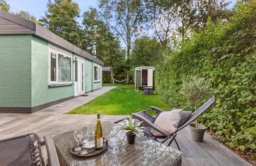 Baarland House | Cozy home in Baarland with WiFi