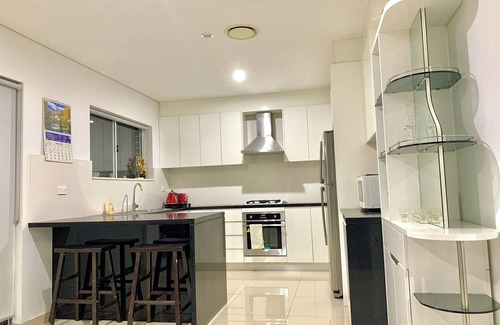 Bankstown House | Cozy home in Bankstown｜4 Br house/Shopping/Station