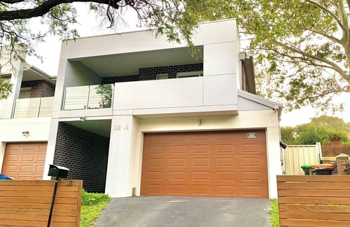 Bankstown House | Cozy home in Bankstown｜4 Br house/Shopping/Station