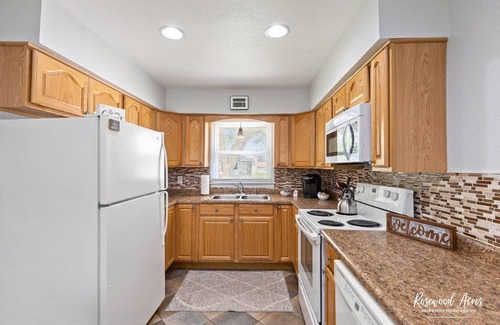Bourbonnais House | Cozy Home In Bourbonnais-2 king beds close to O.N.U.
