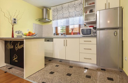 Brestovac House | Cozy home in Brestovac with sauna