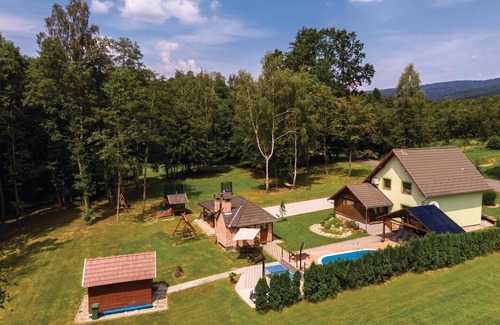 Brestovac House | Cozy home in Brestovac with sauna