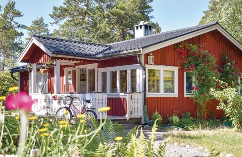 Djurhamn House | Cozy home in Djurhamn with WiFi