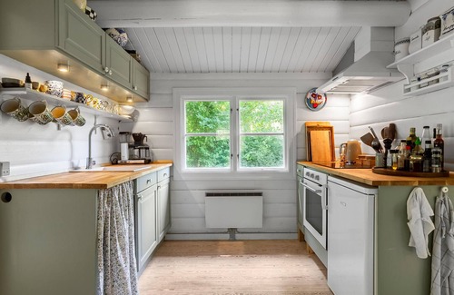 Dronningmolle House | Cozy home in Dronningmølle with WiFi