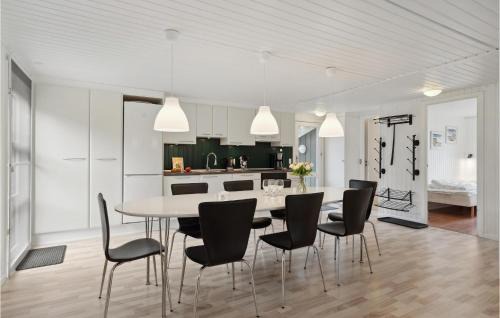 Ertebølle House | Cozy Home In Farsø With Sauna