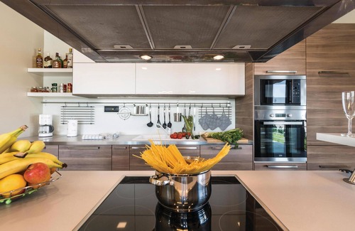 Galizana House | Cozy home in Galizana with kitchen