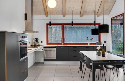 Grena Strand House | Cozy home in Grenaa with kitchen