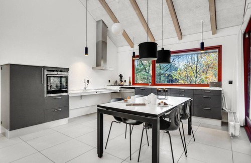Grena Strand House | Cozy home in Grenaa with WiFi