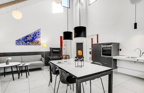 Grena Strand House | Cozy home in Grenaa with WiFi