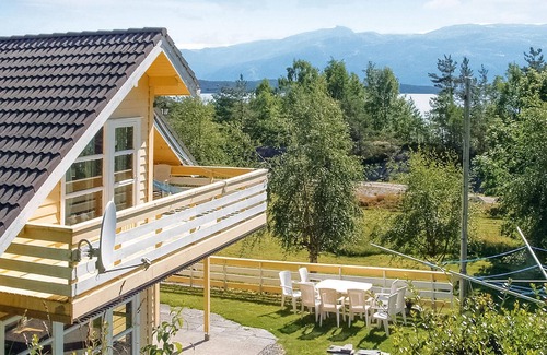 Hatlestrand House | Cozy home in Hatlestrand with sauna